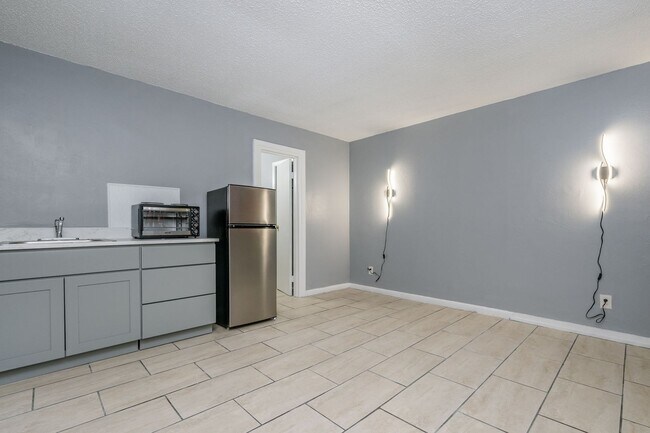 Building Photo - La Luna Luxury Suites