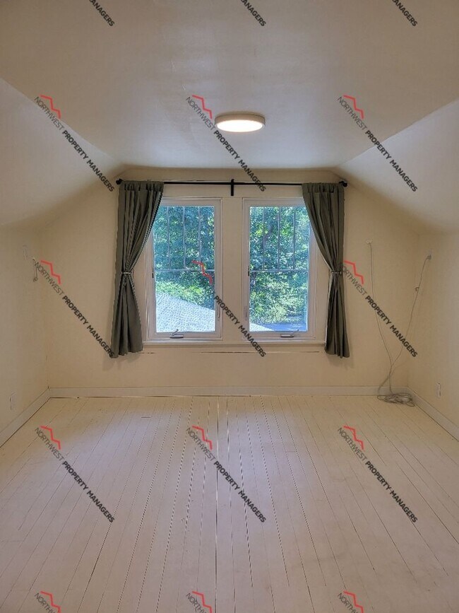 Building Photo - STATUS *AVAILABLE* | R207 | $2095  *** MOVE IN SPECIAL ****