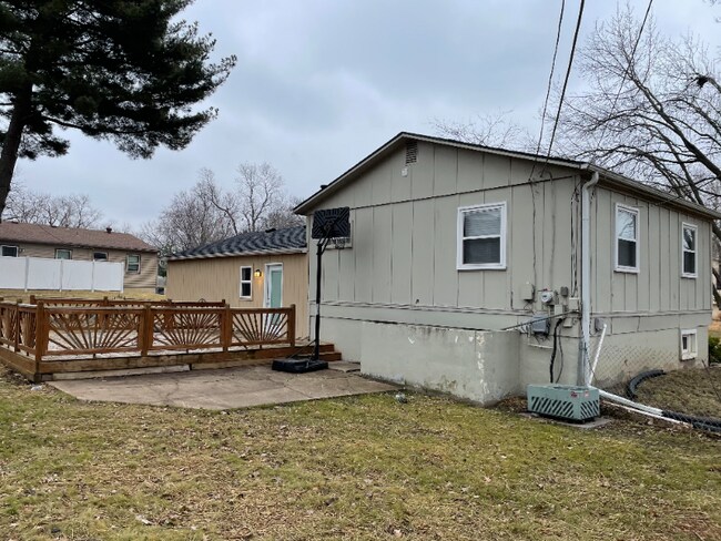 Building Photo - 9914 England Dr