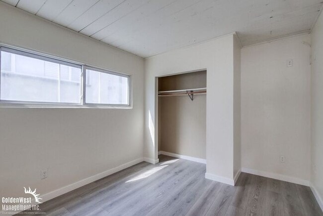 Building Photo - Updated 2Bdm 1Ba Apartment in Point Loma Heights!