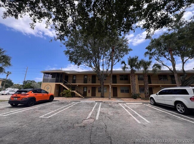 Building Photo - 645 SW 20th Ct