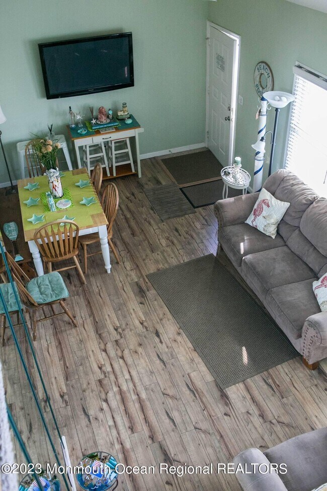 Building Photo - 10 SE Central Ave