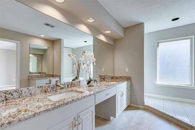 Building Photo - 21623 Park Valley Dr