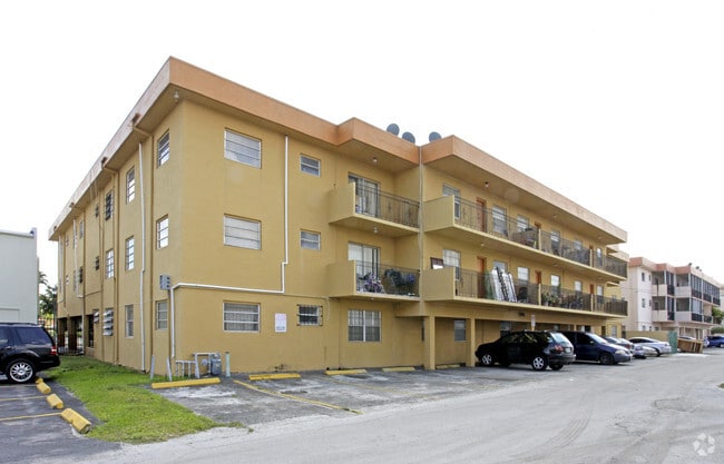 Building Photo - Green Tree Apartments