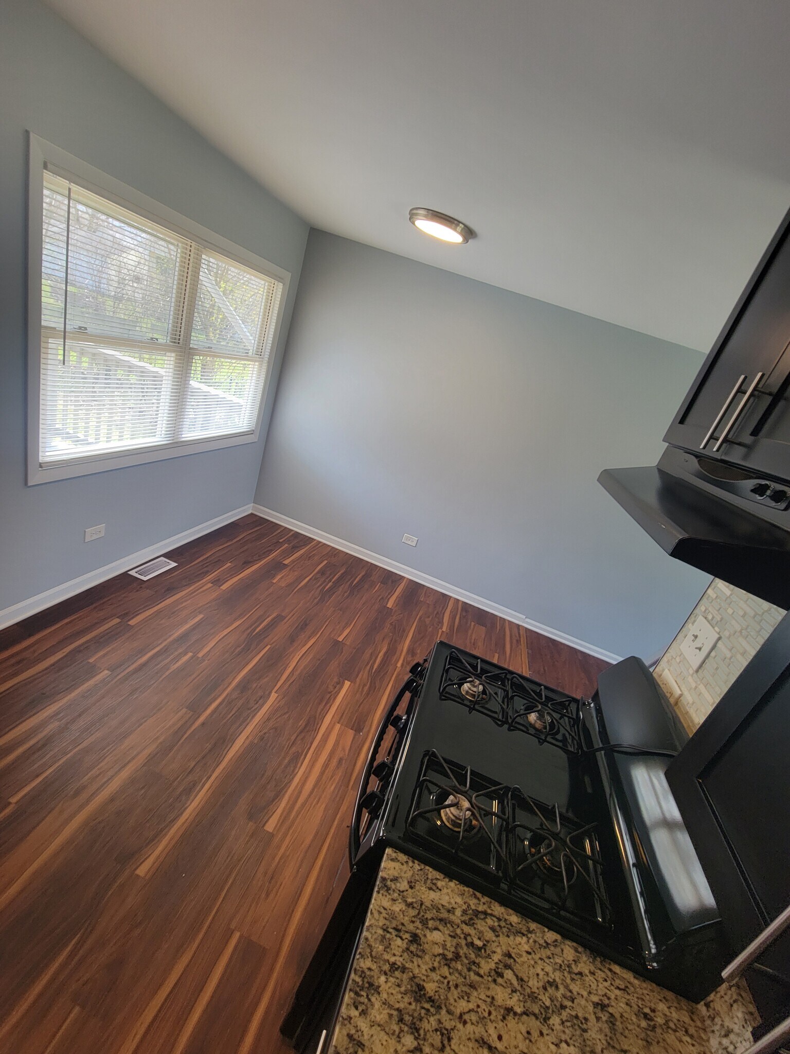 Building Photo - 22005 Balmoral Dr