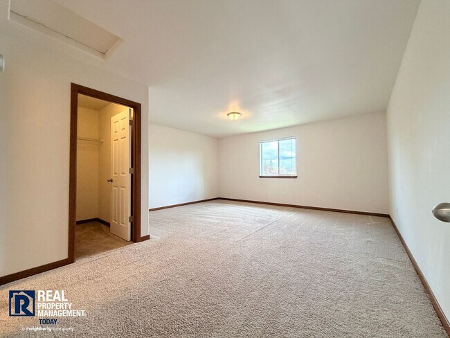 Building Photo - Downtown Puyallup Townhomes