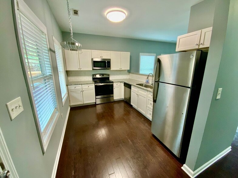 Building Photo - 294 Bass St SW