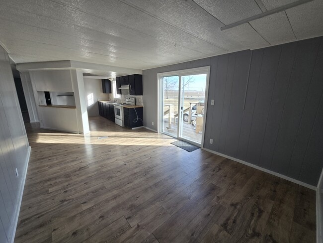 Building Photo - 580 S Main St