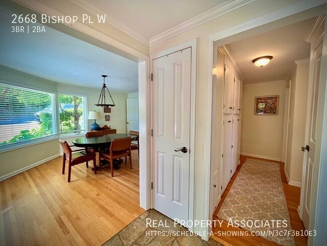 Building Photo - 2668 Bishop Pl W