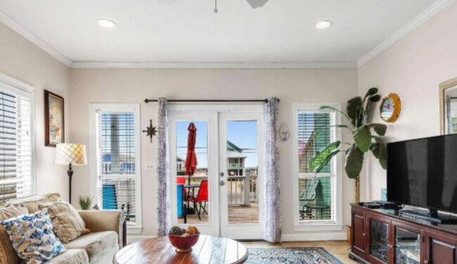 Building Photo - 1412 W Beach Blvd