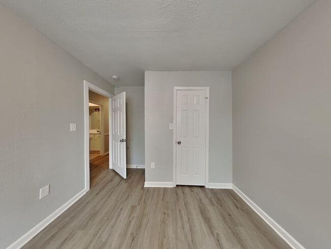 Building Photo - Move-In Ready 4BR Home in Arlington | Sunroom & Large Yard near DFW