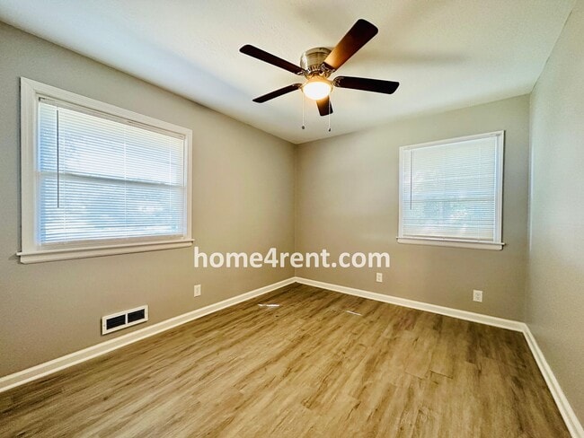 Building Photo - Ranch Style Home in KCMO w/ LVP Floors, SS Appliances and a Fenced Yard!