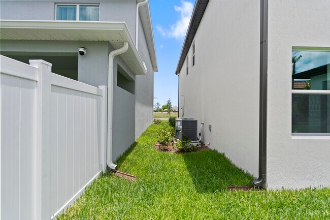 Building Photo - 7292 Lenora Ln