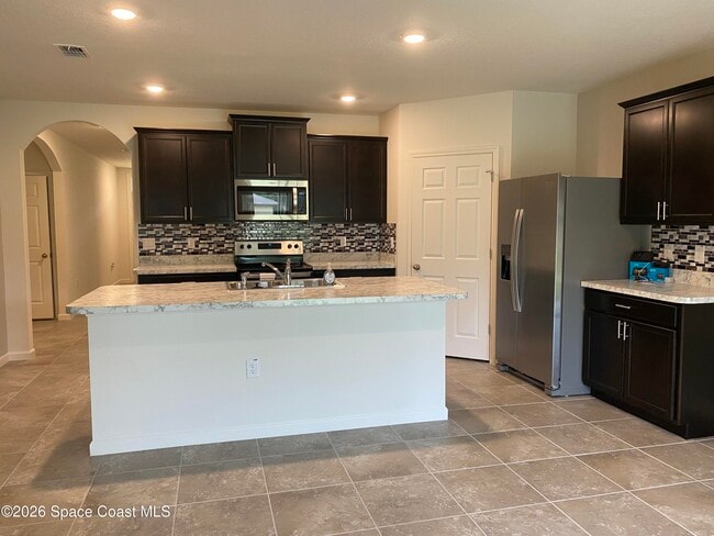 Building Photo - 980 Degroodt Rd SW