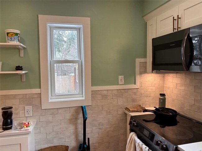 Building Photo - 182 Calla St