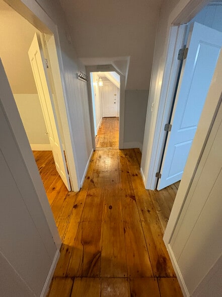 Building Photo - 56 Lock St