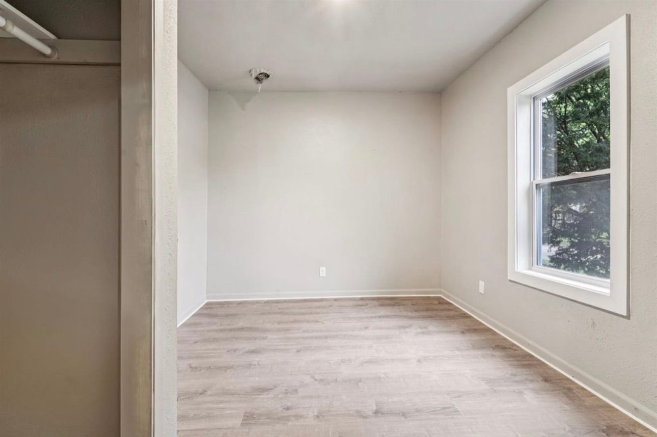 Bed 1 - 200 W Beacon Ave