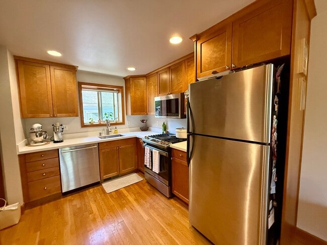 Building Photo - West Seattle Townhome