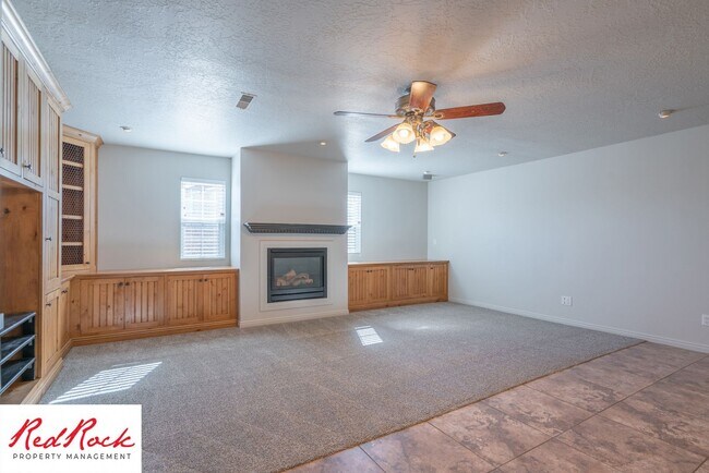 Building Photo - Spacious 3 Bedroom Single-Level Home in Bl...