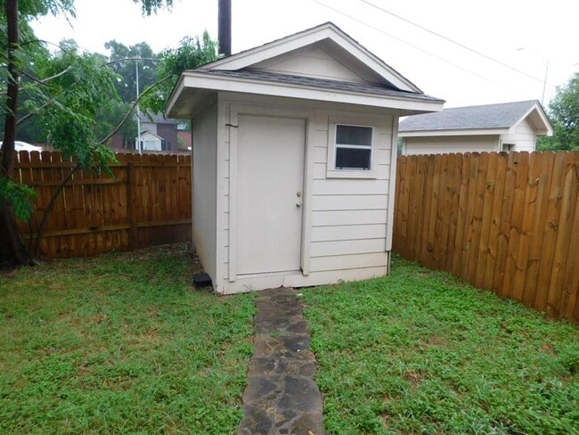 Building Photo - 8208 Hood Cir