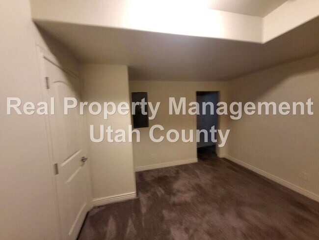 Building Photo - 998 S 960 E