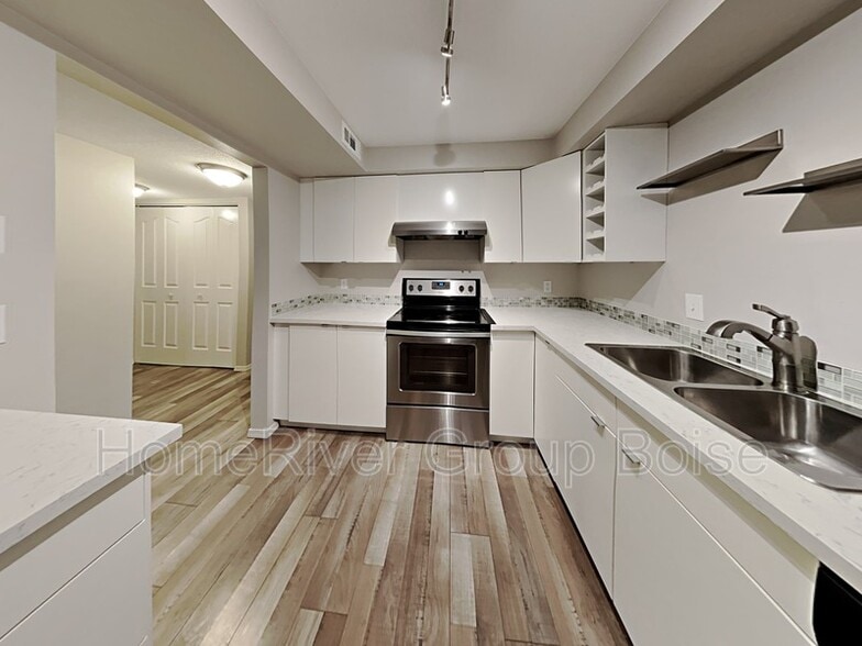 Building Photo - 3687 S Gekeler Ln
