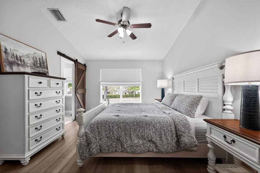 Building Photo - 8023 Bellagio Ln