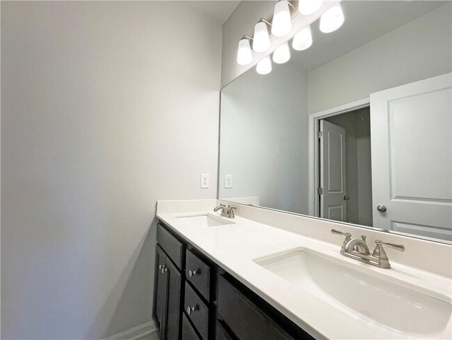 Building Photo - 4607 Silver Oak Dr