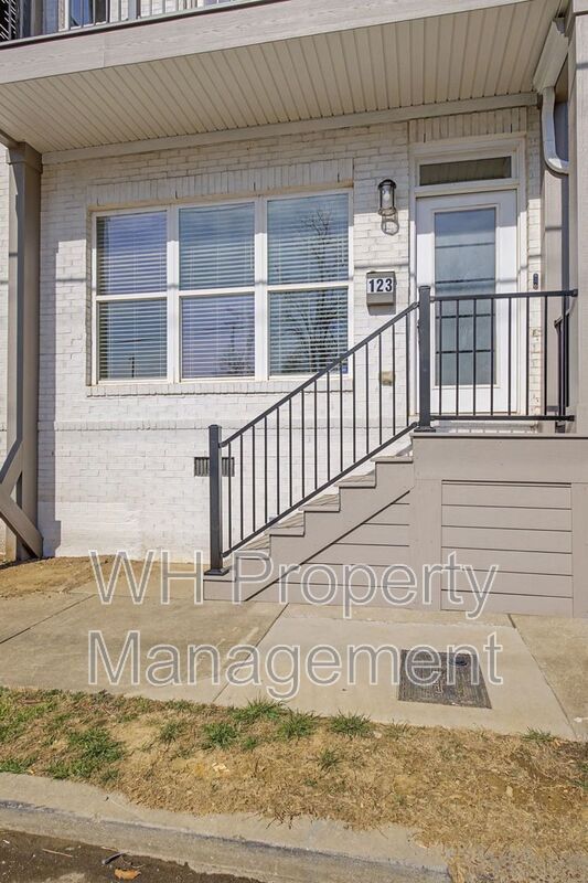 Building Photo - 123 Berry St