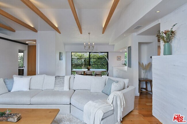 Building Photo - 2145 Linda Flora Dr