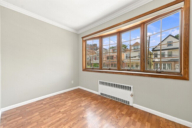 Building Photo - 129 W 28th St