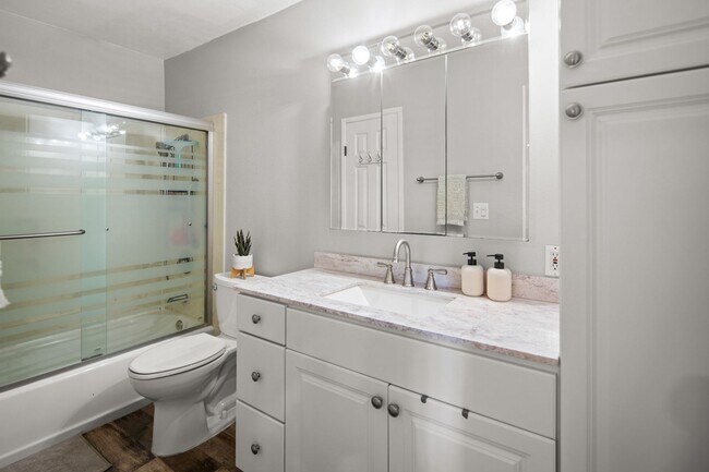 Building Photo - 7858 Cowles Mountain Ct