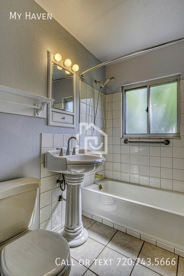 Building Photo - 2776 S Dahlia St