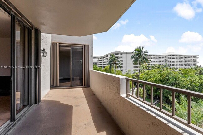 Building Photo - 161 Crandon Blvd