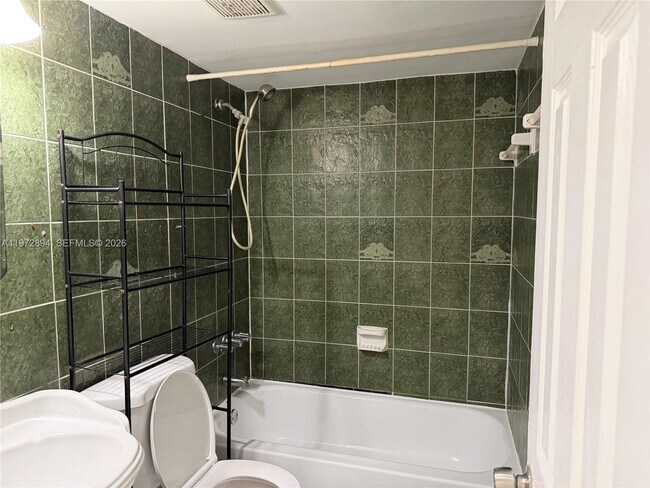 Building Photo - 10000 NW 80th Ct