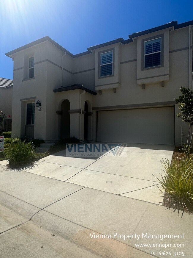 Building Photo - 1347 Larkspur Dr