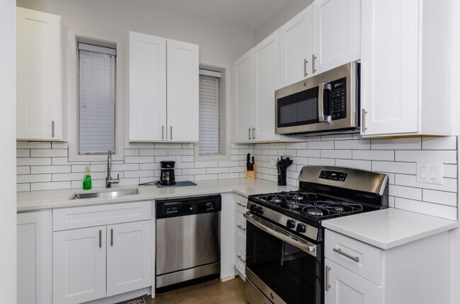 Building Photo - Recently Renovated 2 Bed 1 Bath in Great P...