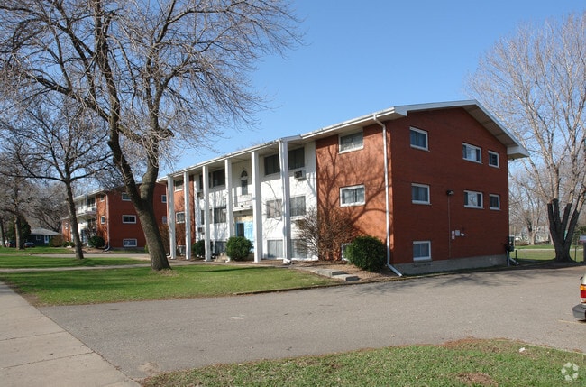 Building - Cedar Pointe Apartments