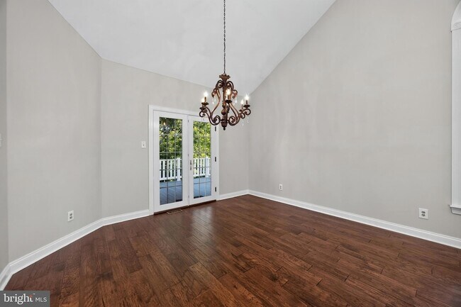 Building Photo - 563 Gramercy Ln