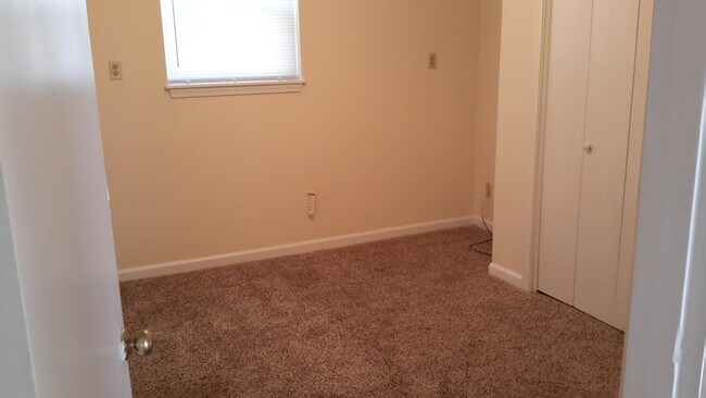 Building Photo - 746 Demaret Dr