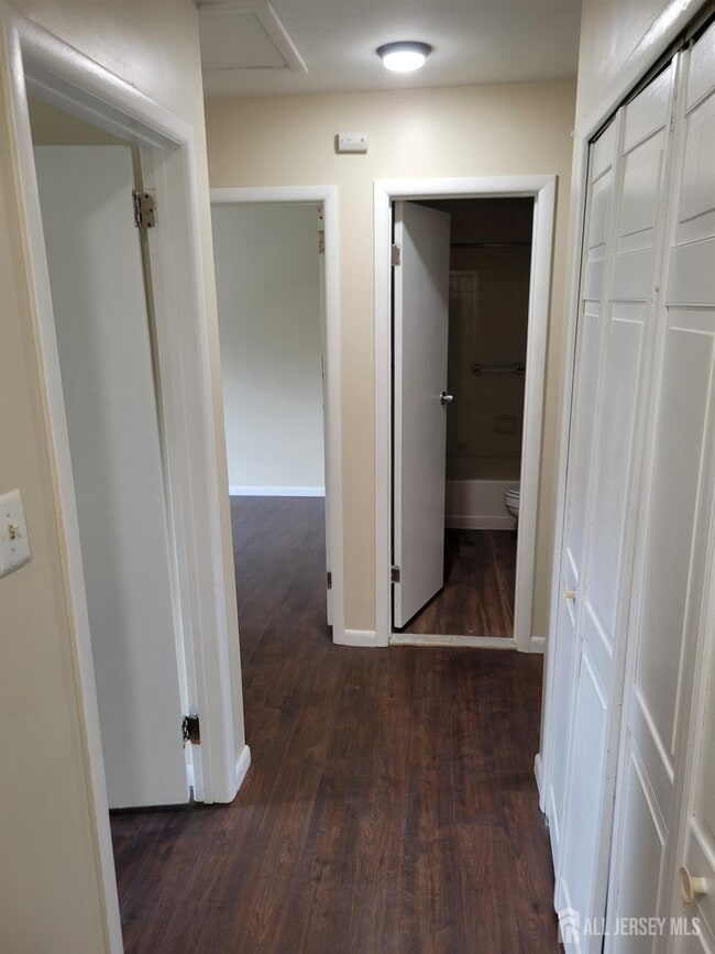 Building Photo - 15 Van Pelt Ct