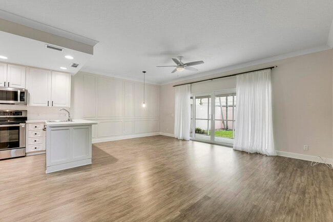 Building Photo - 2052 Tarpon Lake Way