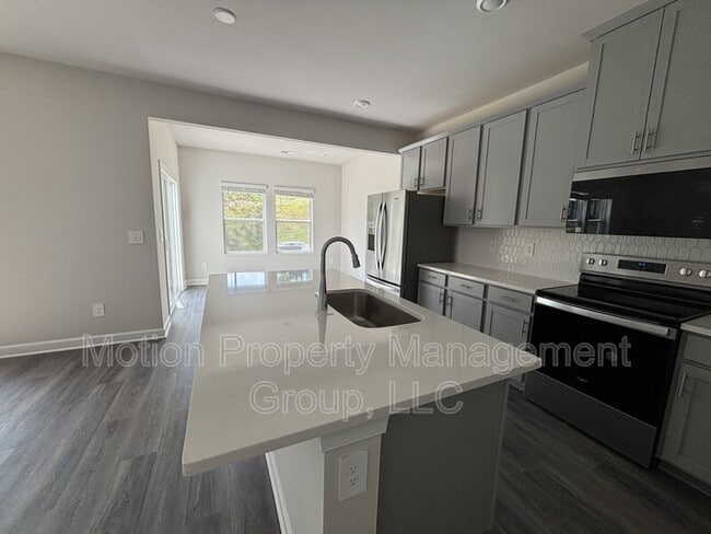 Building Photo - 1358 31st St NE