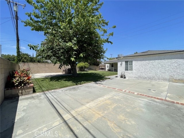 Building Photo - 10228 N Benson Ave