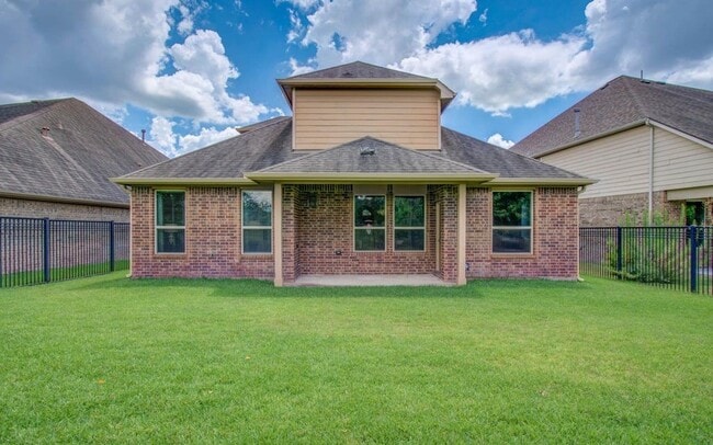 Building Photo - 17622 Quiet Shores Dr