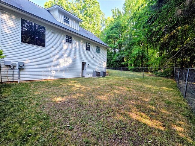 Building Photo - 3060 Glen Wallace Dr