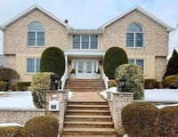 Building Photo - 23 Sunnyside Ter