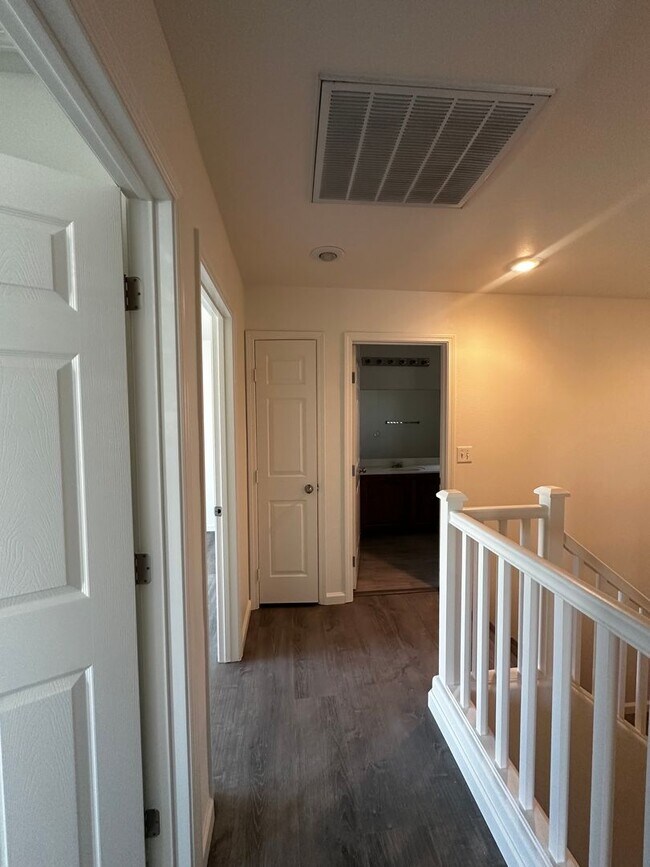 Building Photo - 3 Bedroom Home in the SW!