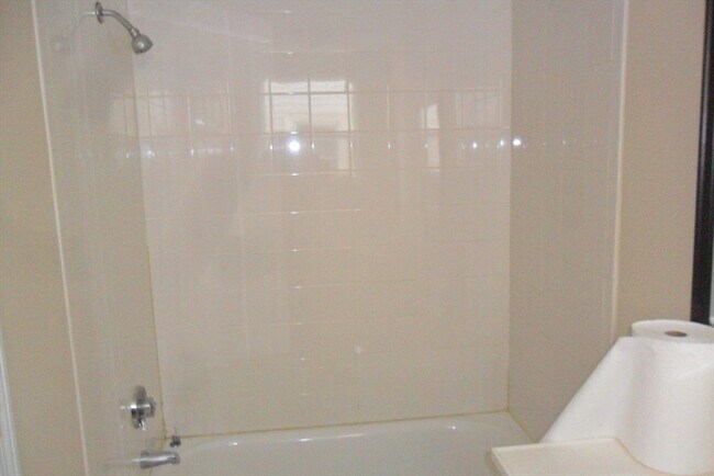 Building Photo - 848 Waverly St