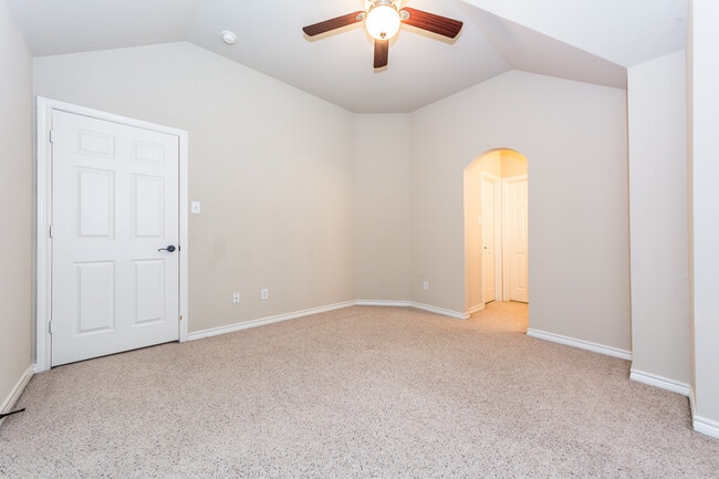 Building Photo - 716 Sugar Valley Rd